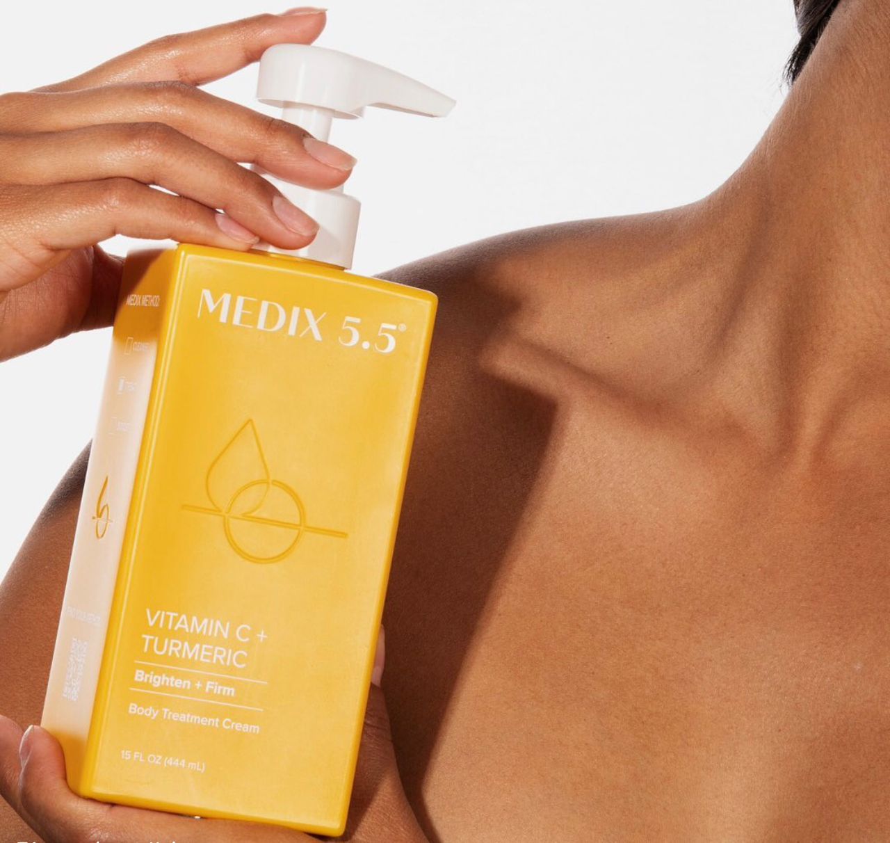 Medix 5.5 Crème Corporelle Vitamine C & Curcuma – Éclat & Teint Uniforme